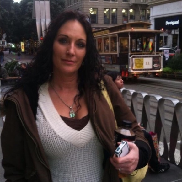 Meet your posher! - Picture 6 of 6